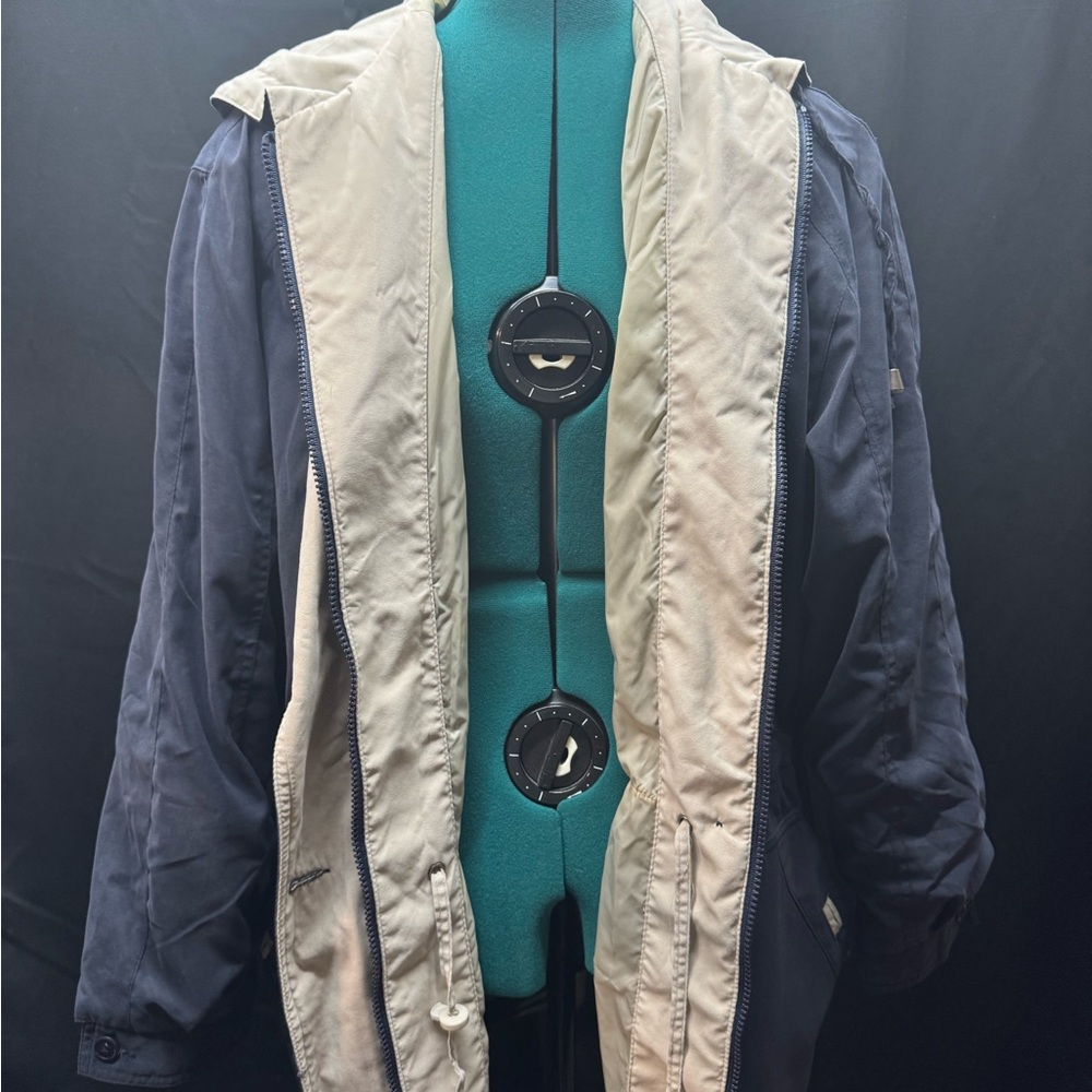 Women’s Dual-Tone Jacket in Navy and Beige
